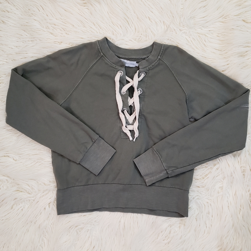 EUC Sincerely Jules Front Lace Sweatshirt sz. L